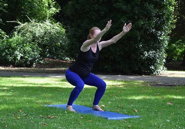 bai tap yoga chair pose